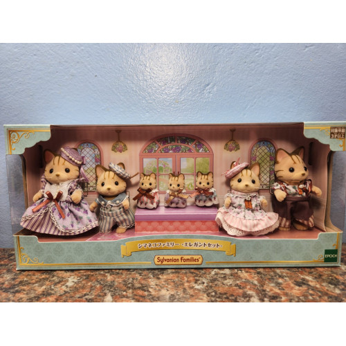 Striped Cat Family Elegant Set (2025 Town)